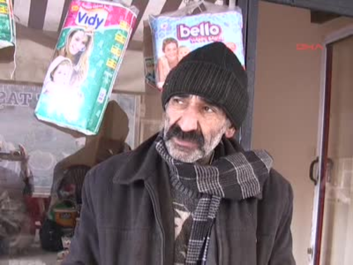 Aç Kuşlar İş Yeri ve Çöplükte Barınıyorlar