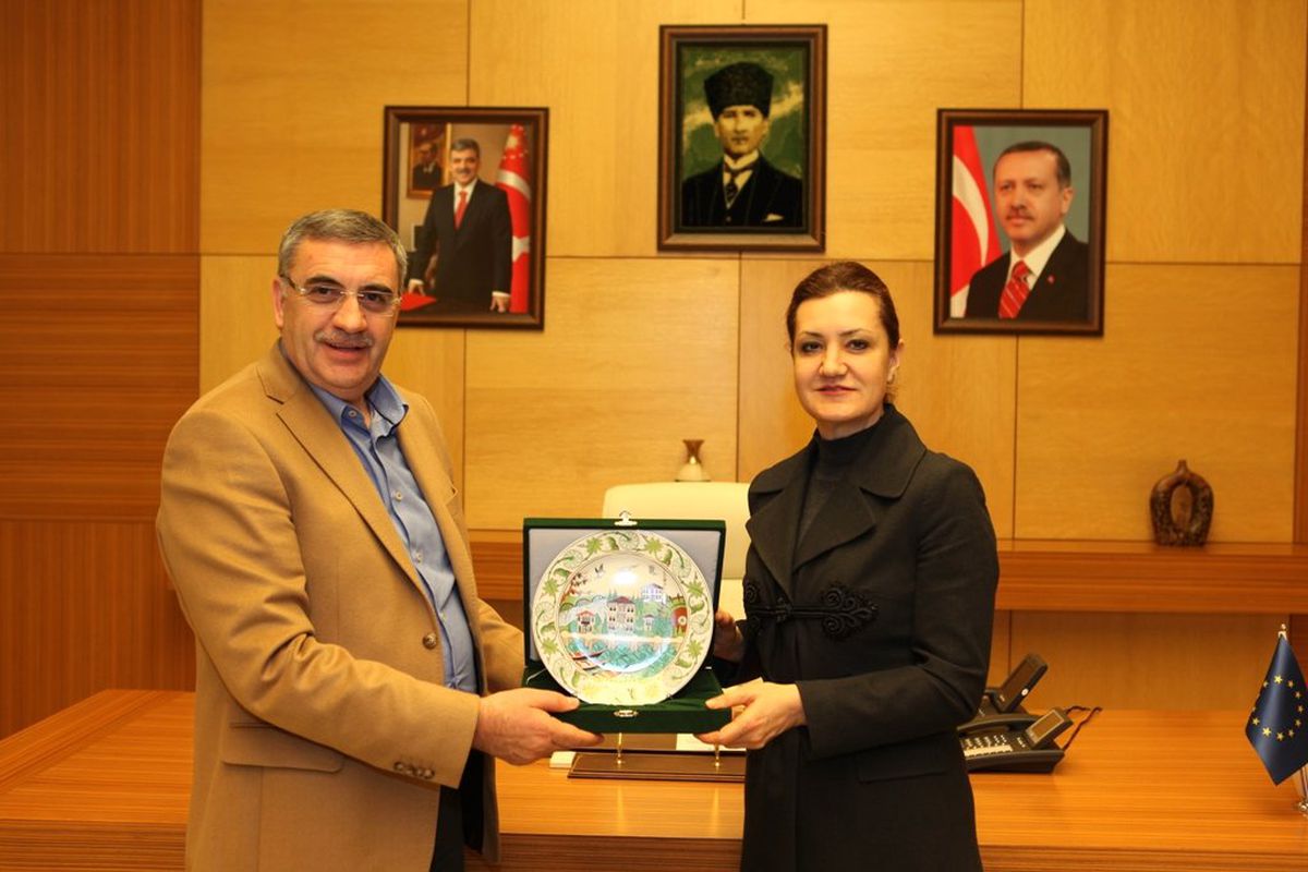 AK Parti Genel Başkan Yardımcısı Nükhet Hotar, Sakarya Büyükşehir Belediyesini Ziyaret Etti