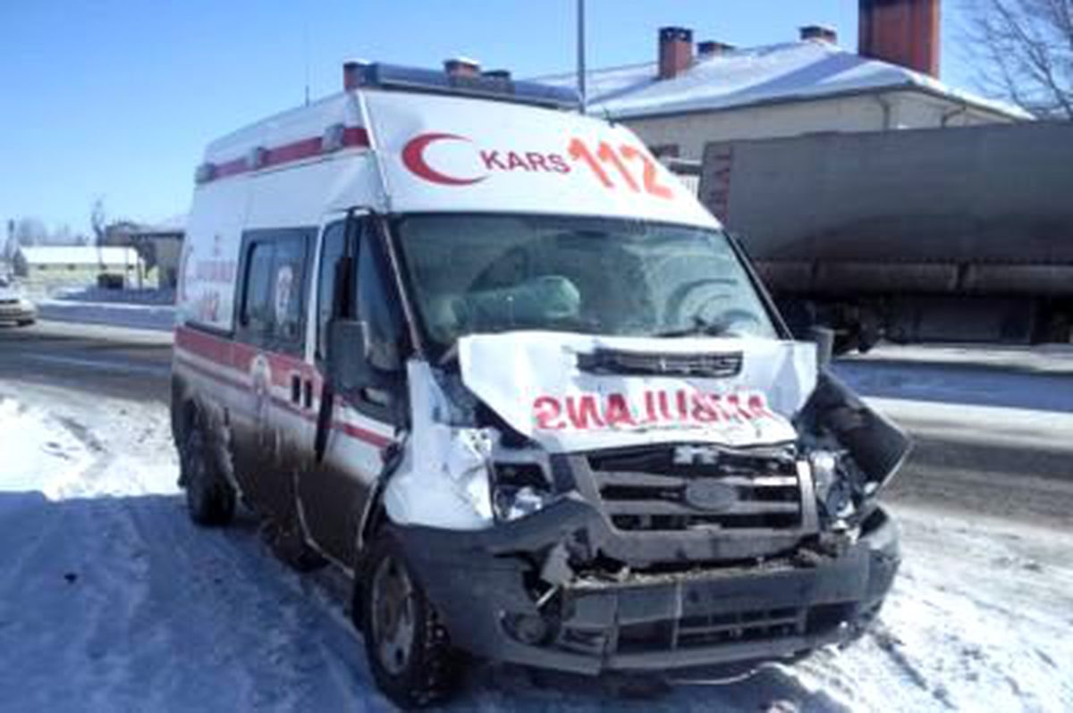 Ambulans Kaza Yaptı