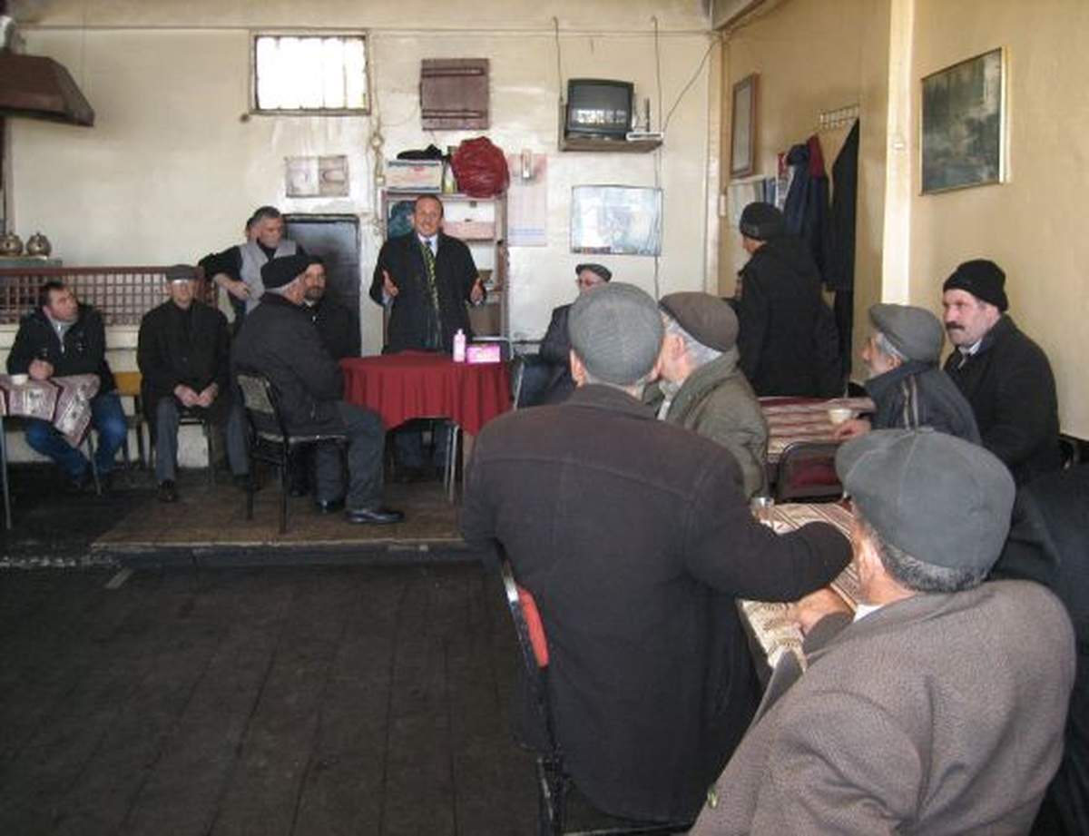 Ardahan'da Müftüsü Akın, Din Görevlileri ile Beraber Kahvehaneleri Ziyaret Etti