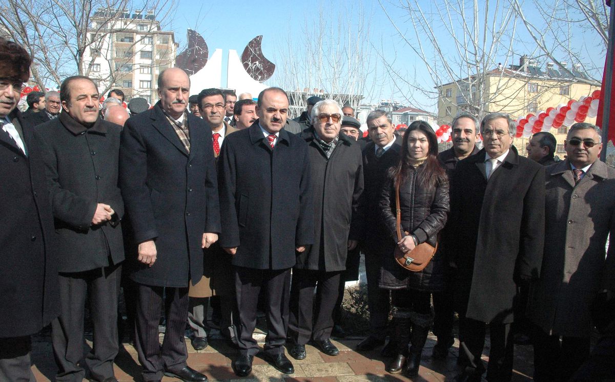 Azerbaycan Şehitleri İçin İlk Anıt Elazığ'da Yaptırıldı