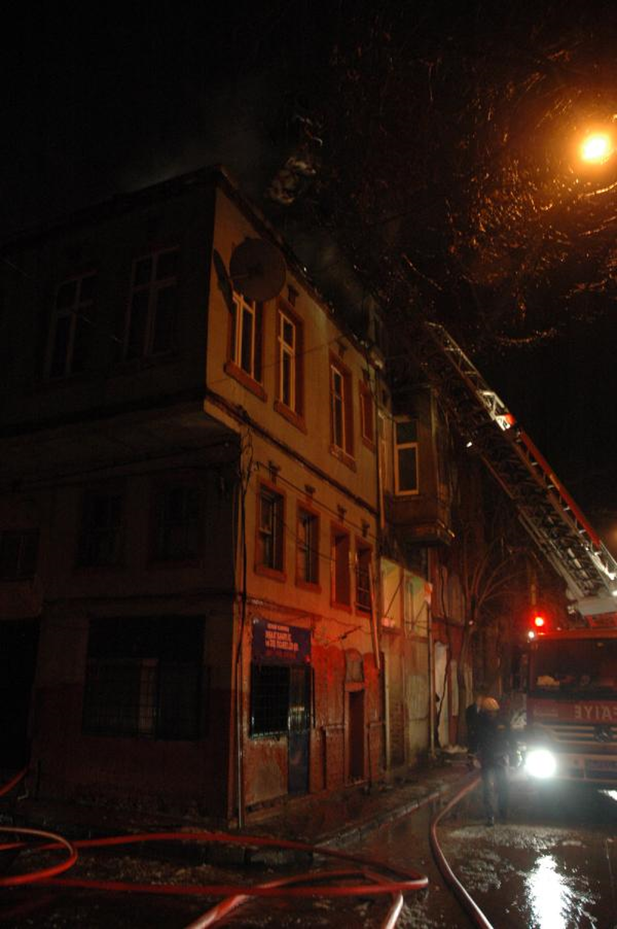 Bekarevinde Yangın Çıktı