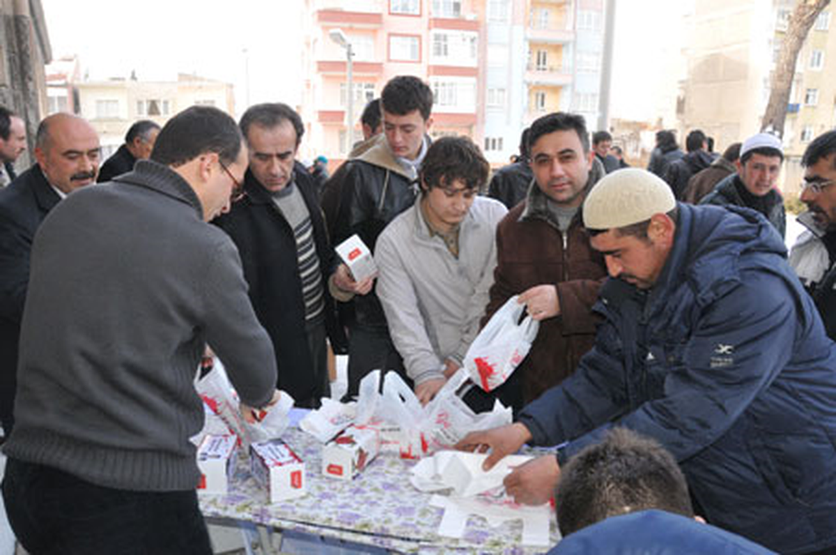 Belediyeden Vatandaşlara Kandil Simidi
