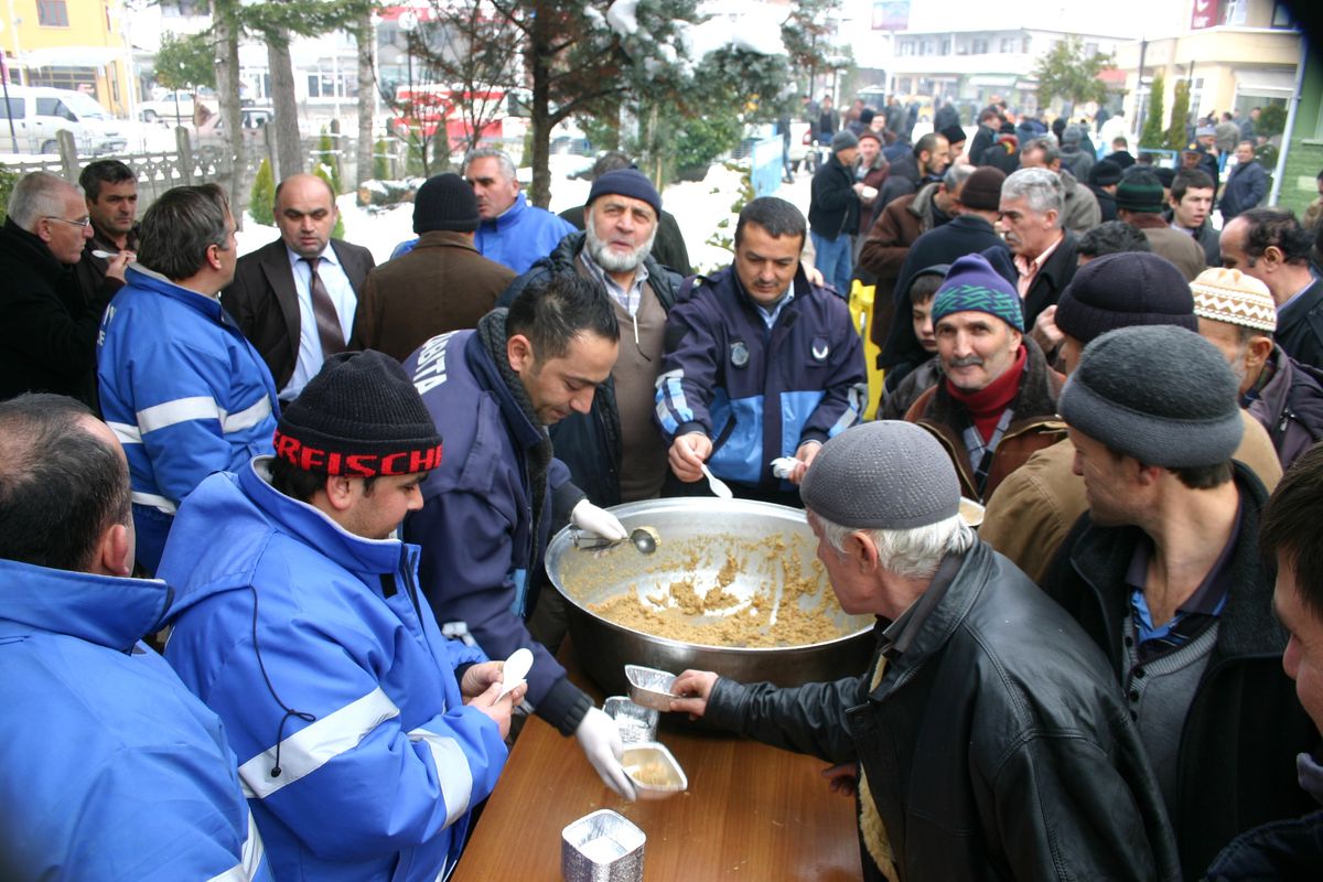Beyköy Belediyesinden Kandil Helvası