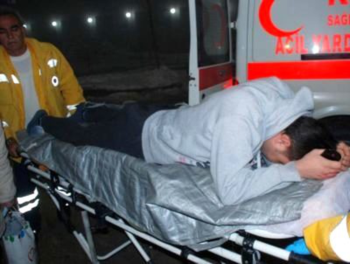 Bıçağın Üzerine Oturunca Kalçasından Yaralandı