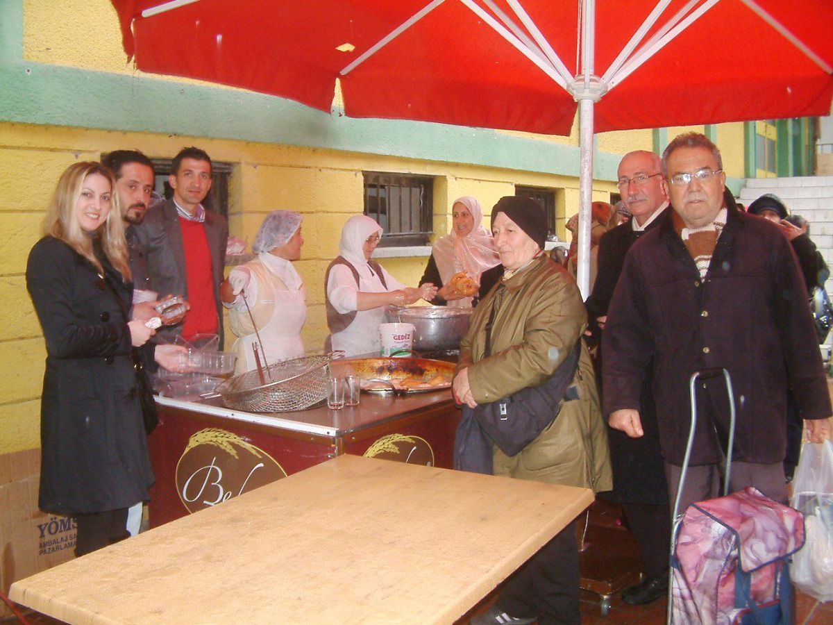 Burhaniye AK Parti'den Kandil Lokması
