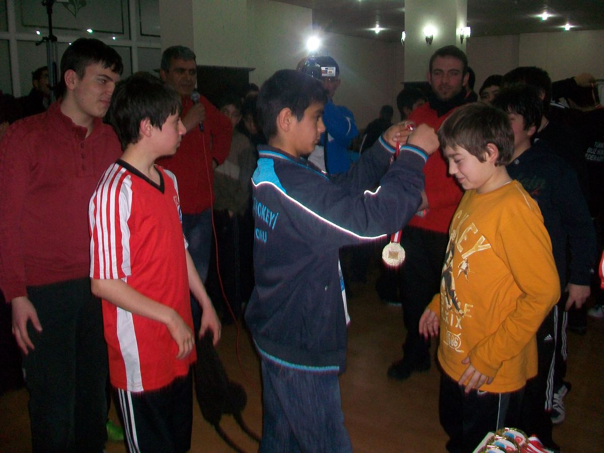 Buz Hokeyi Federasyonundan Bir İlk