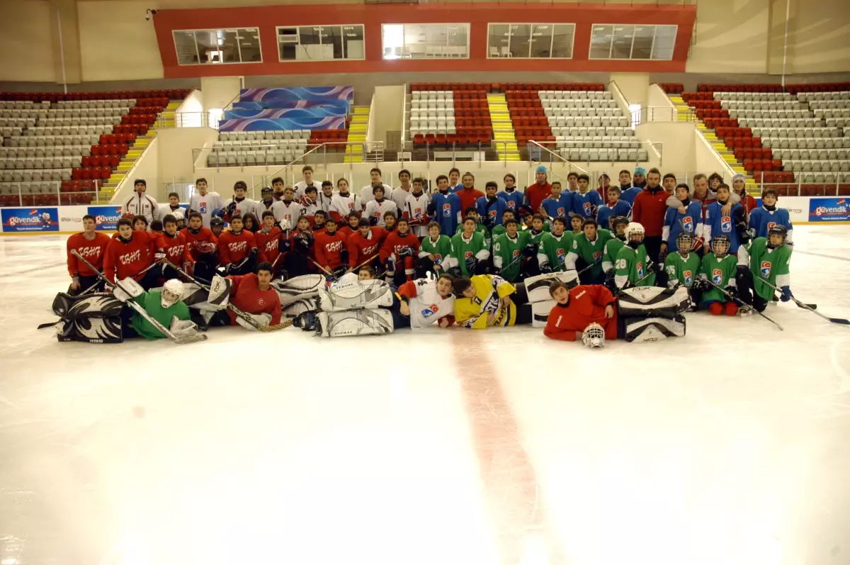 Buz Hokeyi Sağlam Temellere Oturtuluyor