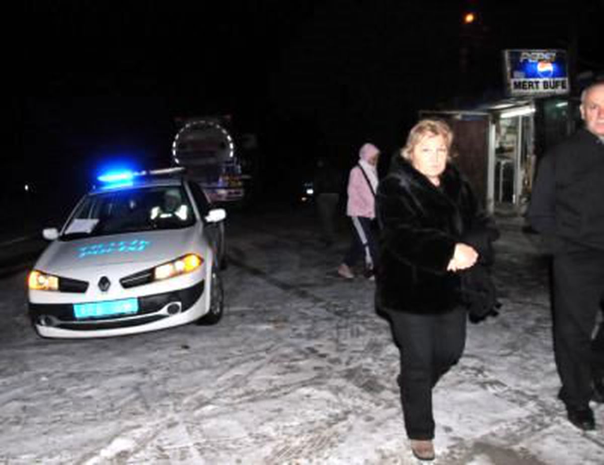 Çanakkale- İzmir Karayolu Buzlanma Sebebiyle Trafiğe Kapatıldı