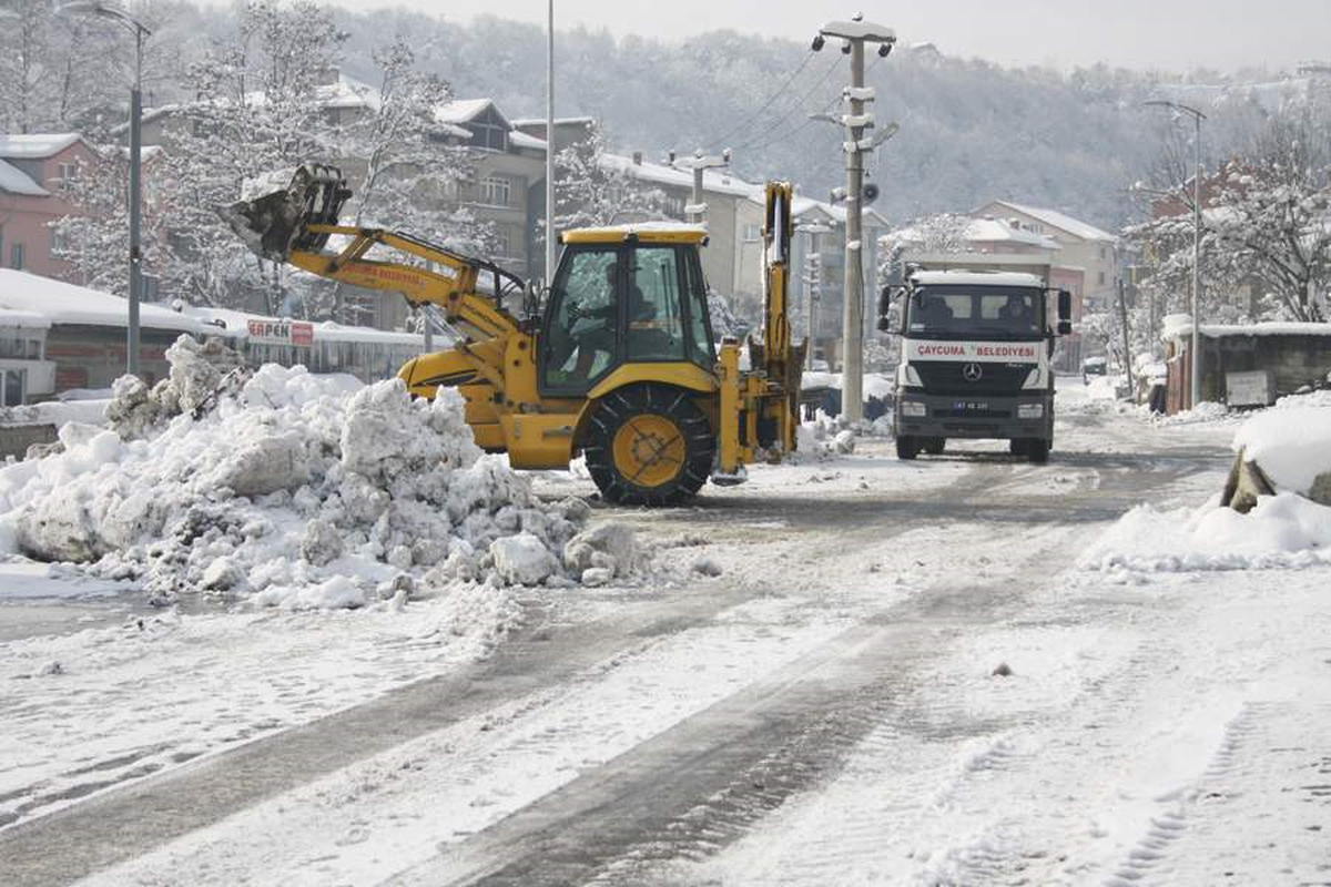Çaycuma Belediyesi Kar Temizleme Çalışması Yaptı