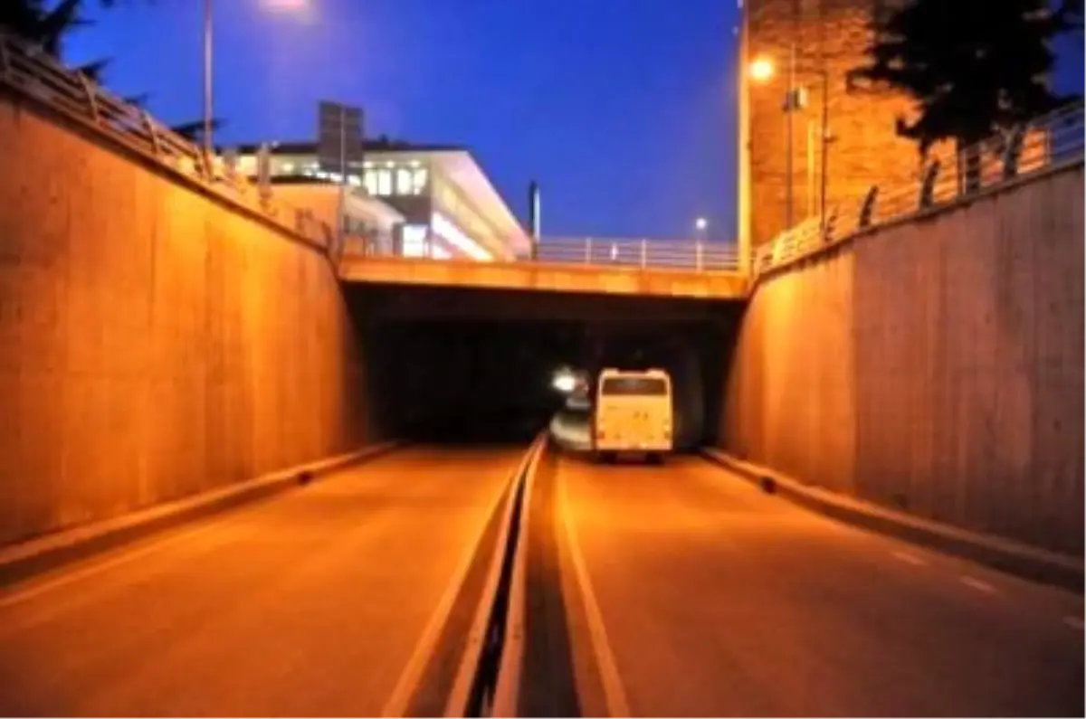 ÇEDAŞ\'ın Alt Geçidin Elektriklerini Kesmesi Belediye Başkanını Kızdırdı