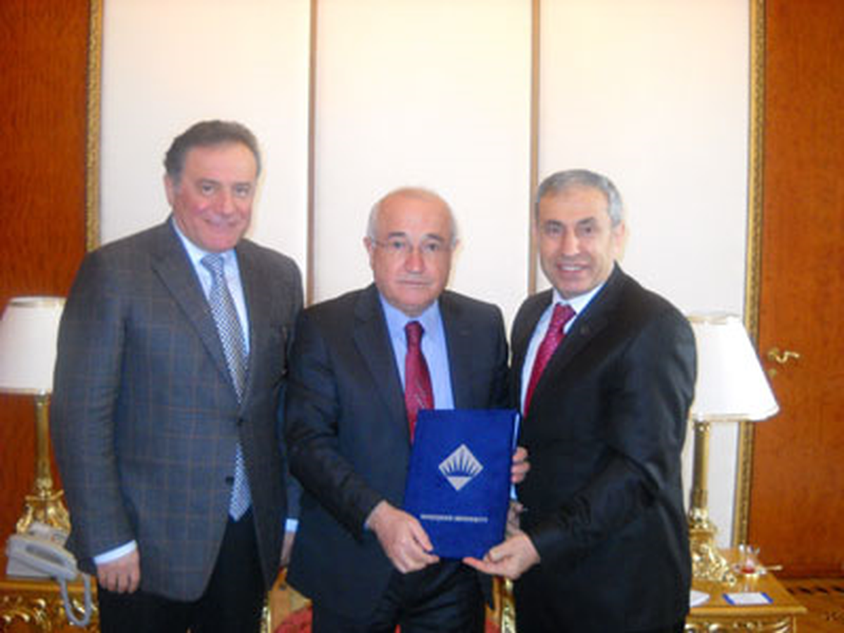 Cemil Çiçek, Onursal Başkan Oldu

