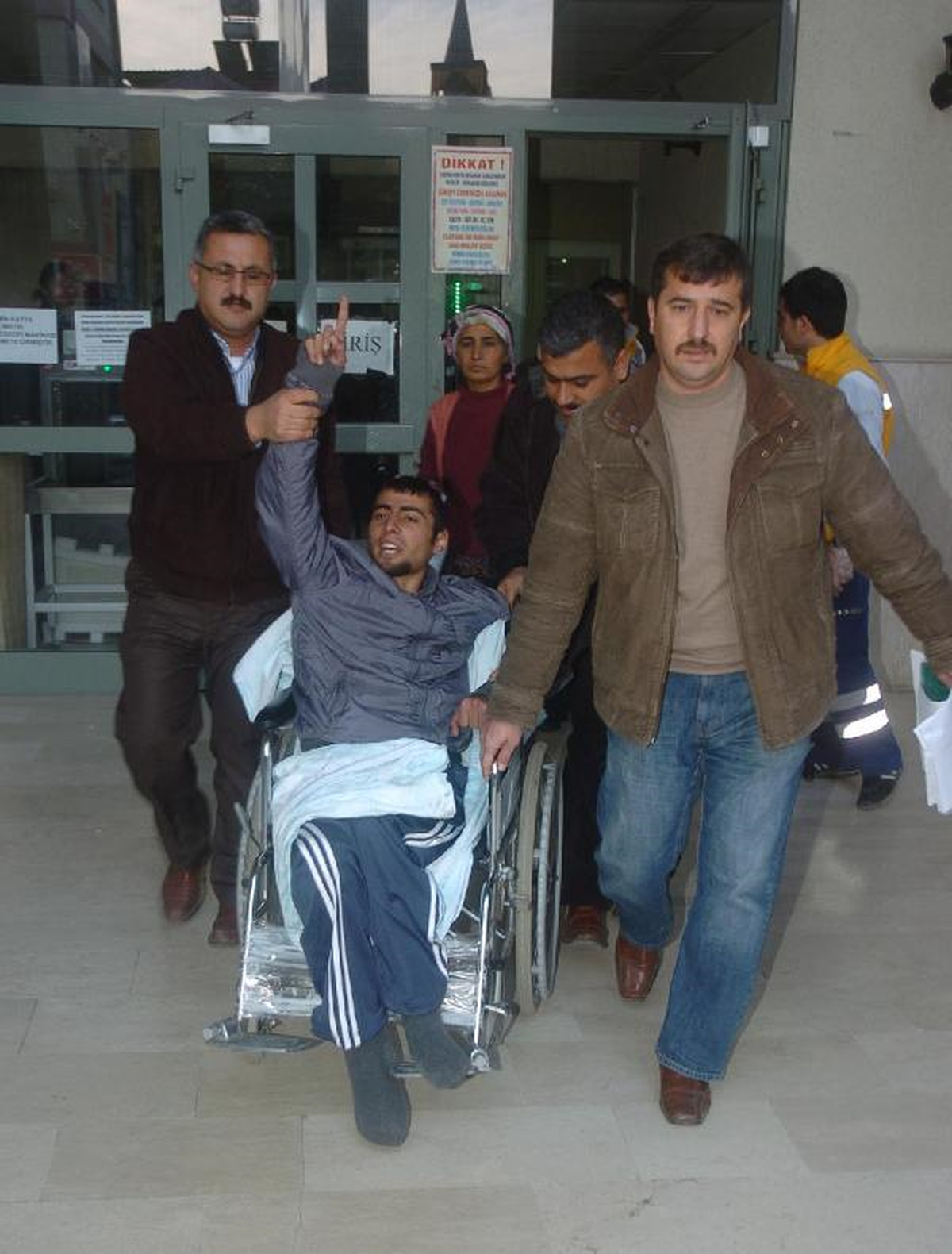 Cezaevi Firarisi Felçli Mahkum, Annesinin İhbarıyla Yakalandı