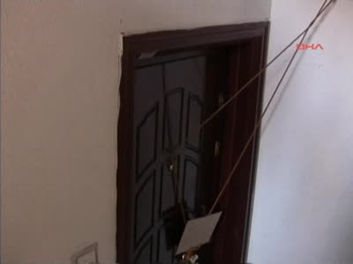 Diyarbakırekcinnet Getiren Öğretmen, Eşi ve 3 Çocuğunu Öldürüp İntihara Kalkıştı Diyarbakır'da...