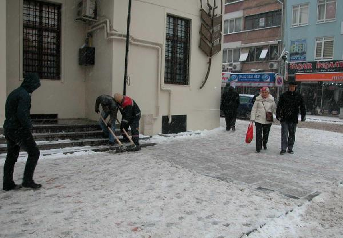 Ege'de Kar Hız Kesti