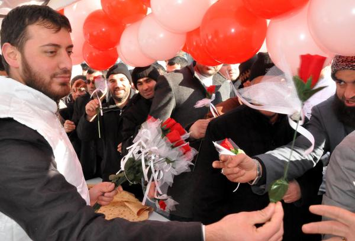 Eksi 16'da Bedava Gül Kuyruğu