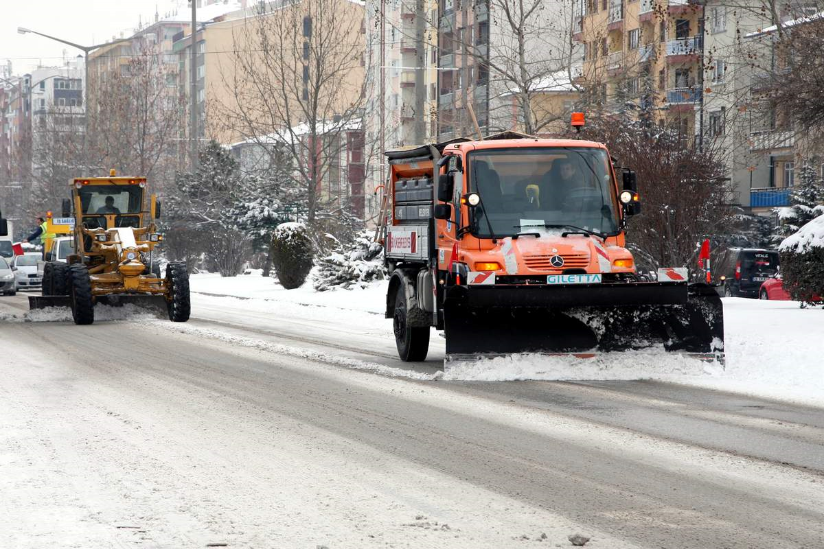 Eskişehir Büyükşehir Belediyesi Karla Mücadele de Çalışmalarına Devam Ediyor