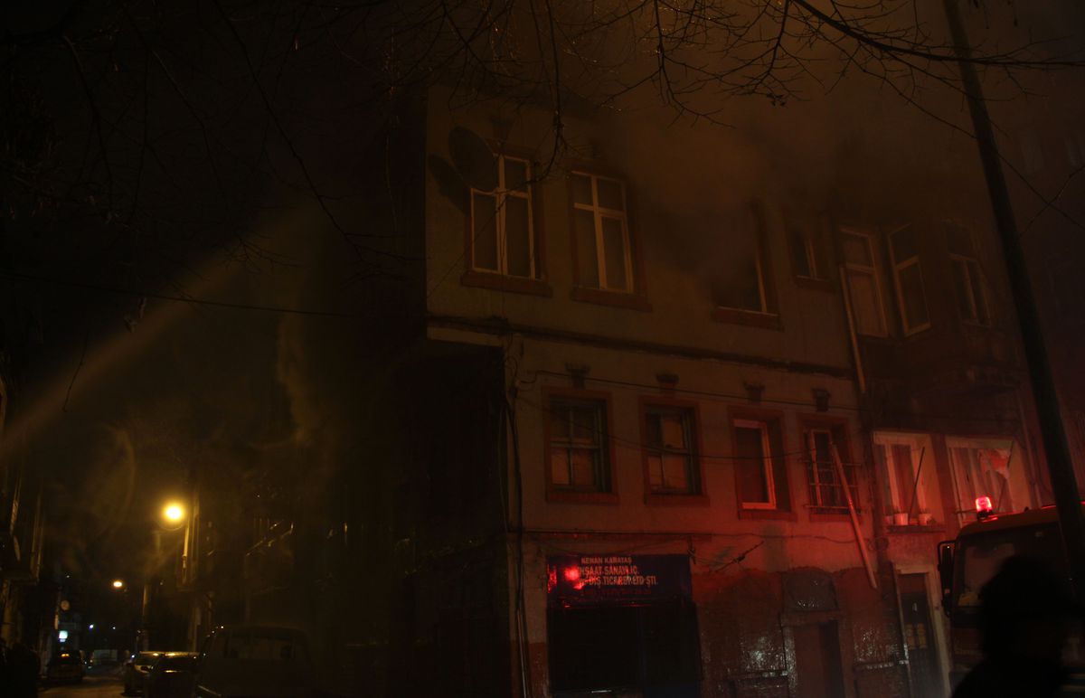 Fatih'te Yangın Paniği