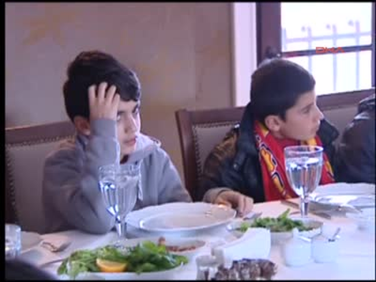 Galatasaray Yönetimi, Mardin Nusaybin Futbol Okulu Öğrencileriyle Bir Araya Geldi