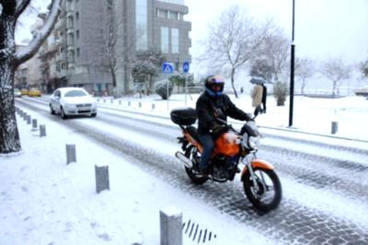 İzmir'de Öğlene Kadar Kar Keyfi