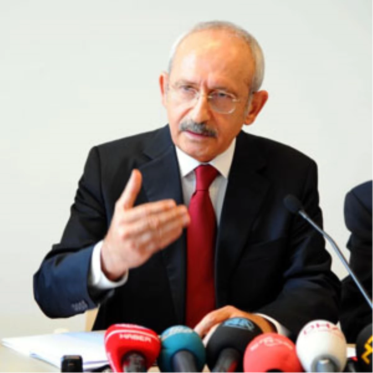 Kılıçdaroğlu Auster\'i Türkiye\'ye Davet Etti