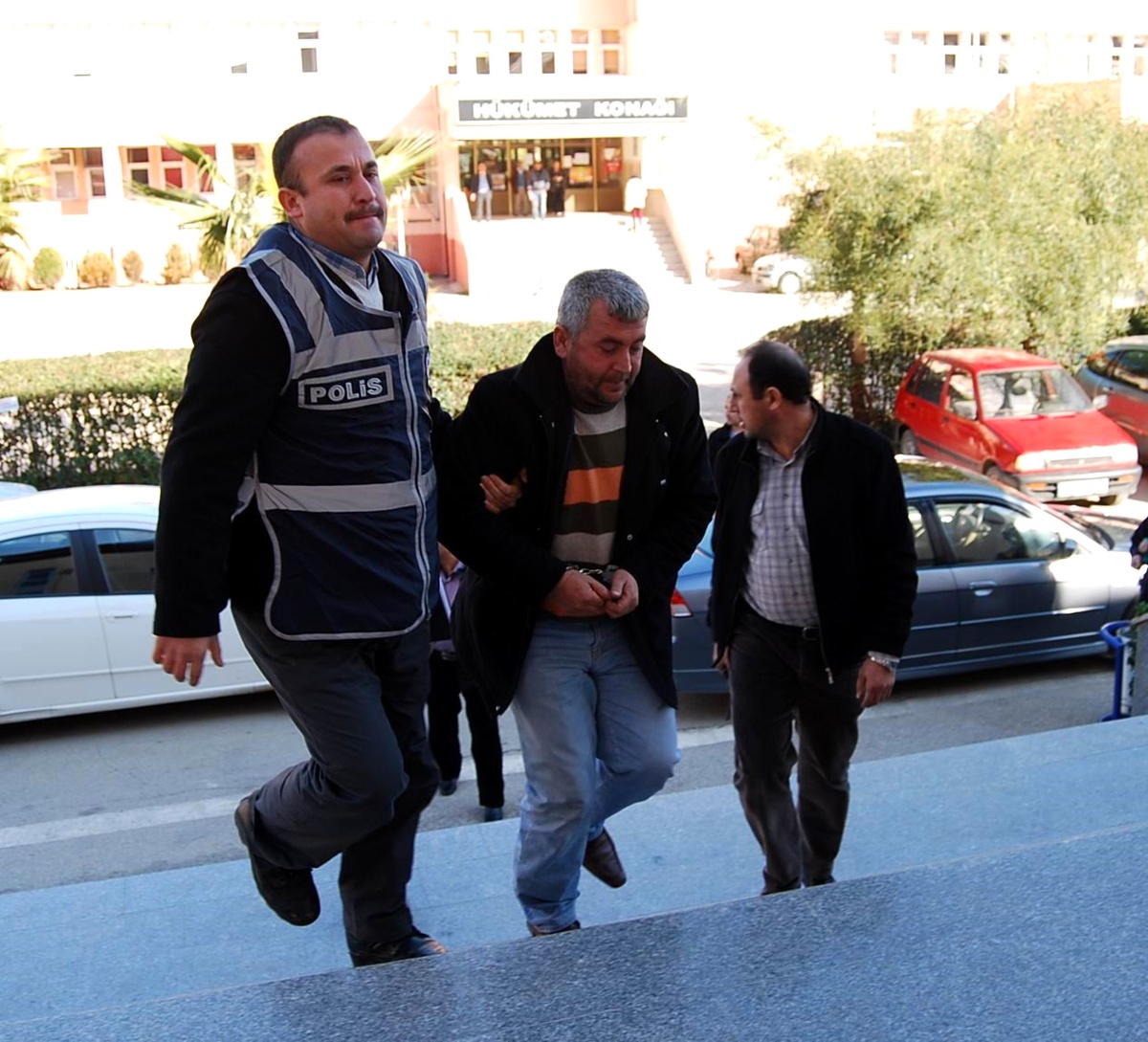 Kozan'da Tarihi Eser ve Uyuşturucu Operasyonu