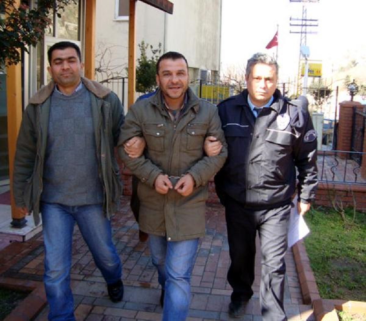 Oğlunu Uyuşturucu Kuryesi Yaptı