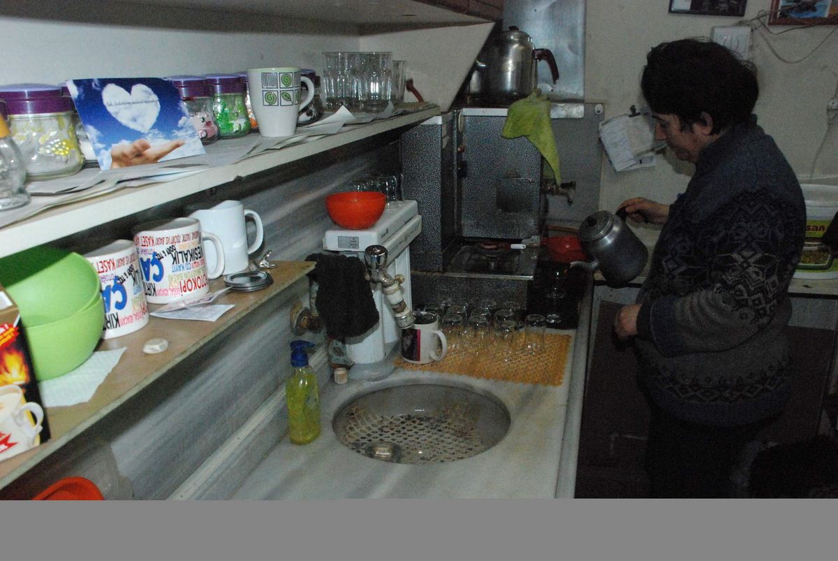 (Özel Haber) Çaya Kadın Eli Değdi Çayın Tadı Değişti