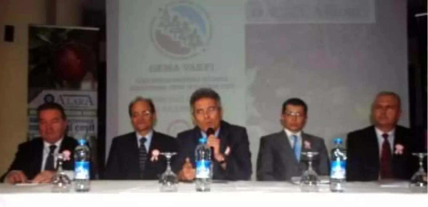 Salihli\'de "İhracata Yönelik Modern Meyve Yetiştiriciliği" Anlatıldı