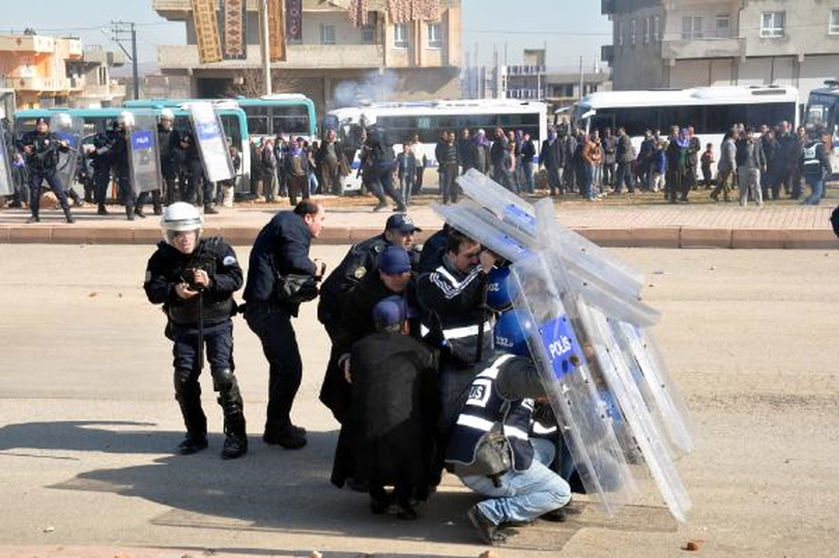 Şanlıurfa'da Yıkım Gerginliği; Ortalık Savaş Alanına Döndü