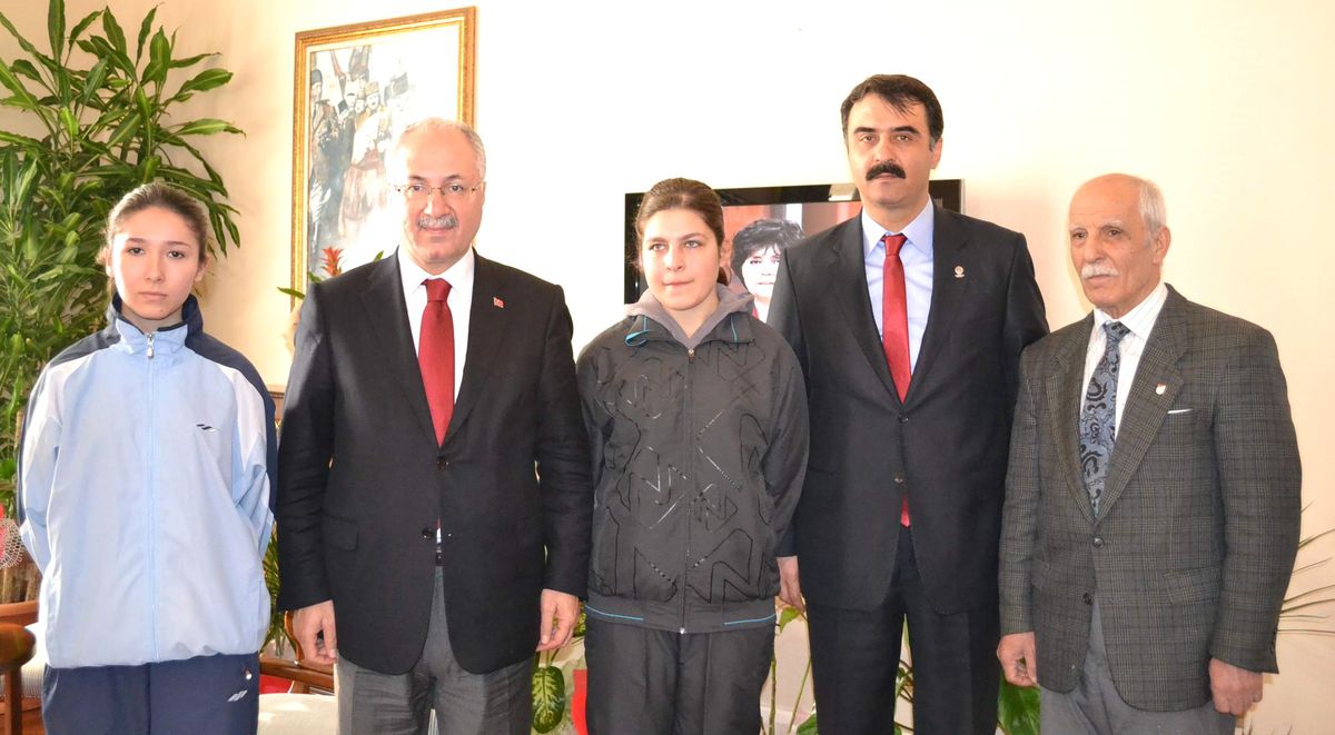 Vali Daşöz, Türkiye Şampiyonu Bayan Sporcuları Ağırladı