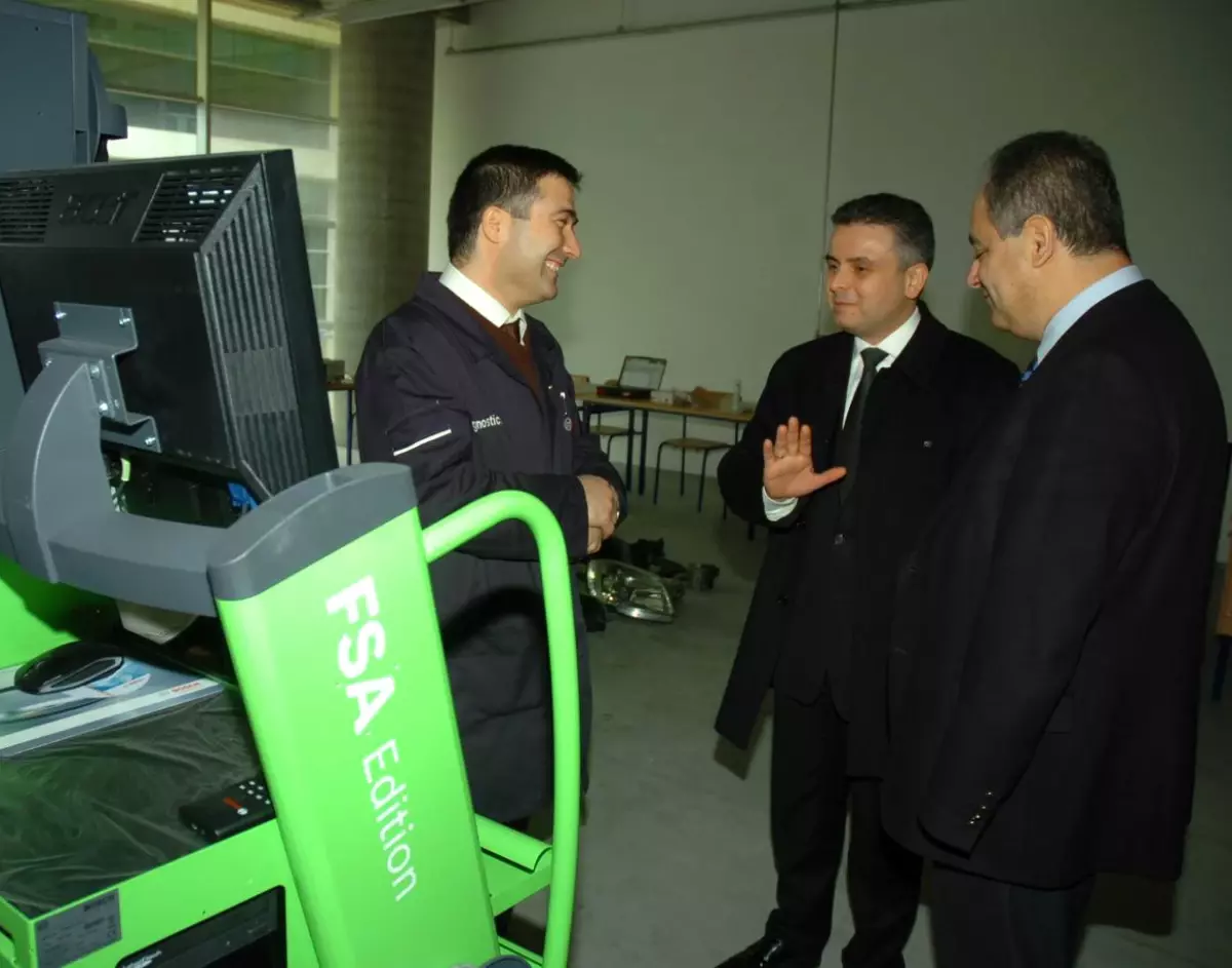 Vekil Şerbetçioğlu Otomotiv Lisesi'ni Ziyaret Etti