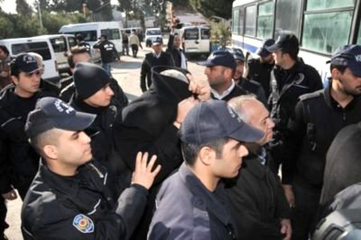 Adana'da 4'üncü Dalgada 1400 Sayfa İfade Veren 18 Şüpheli Adliyeye Sevk Edildi (2)