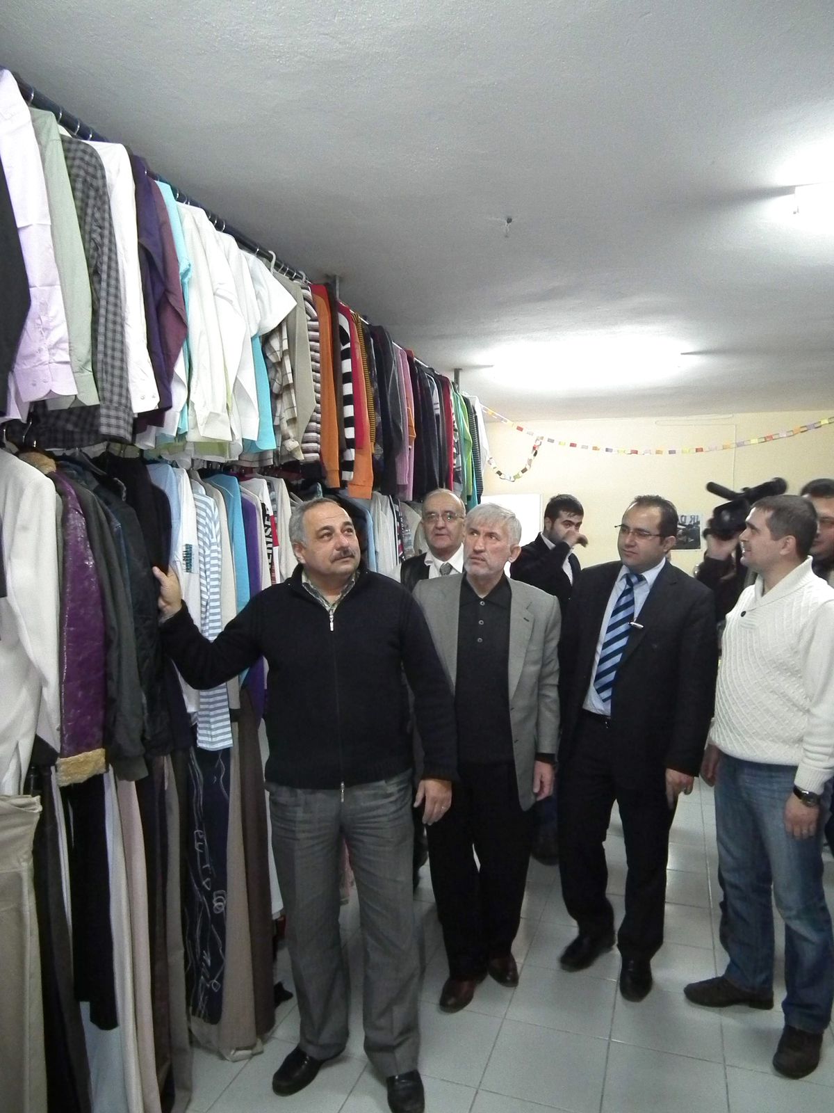 Akyunder Yardımlarını Sürdürüyor