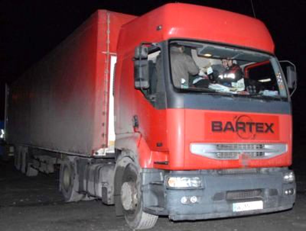 Beylıkdüzü\'nde Bır Tır\'a Yönelık Düzenlenen Operasyonda 350 Kılo Eroın ve Suçtan Temın Edıldığı...