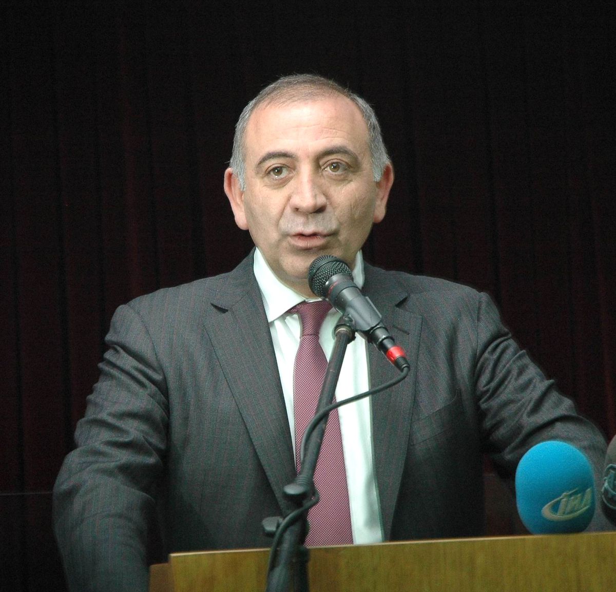 CHP'li Tekin, Başbakan Erdoğan'ı Eleştirdi