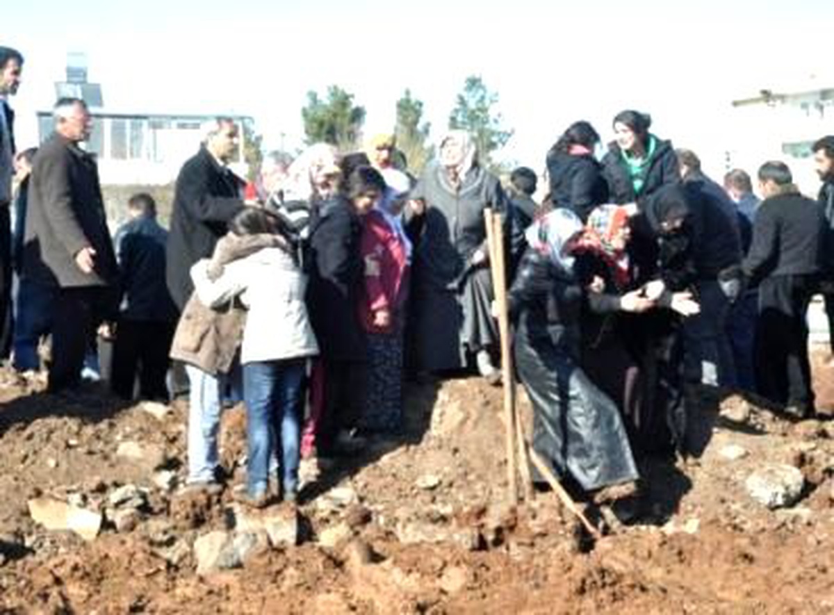 Cinnet Kurbanları Gözyaşlarıyla Toprağa Verildiler