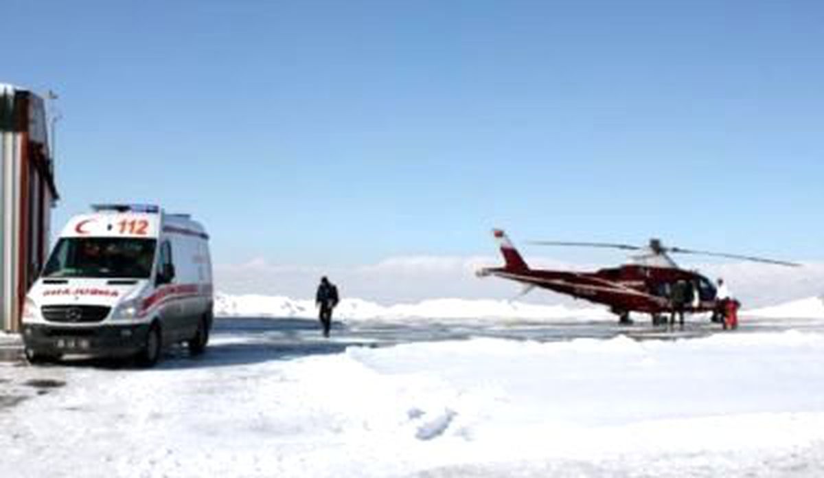 Karda Mahsur Kalan 2 Hastayı Askeri Helikopter Kurtardı