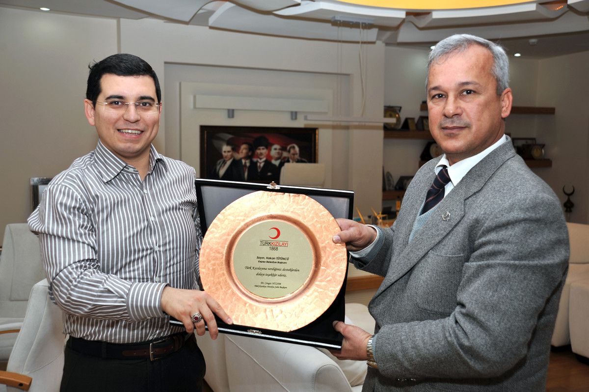 Kızılay'dan Başkan Tütüncü'ye Teşekkür Plaketi