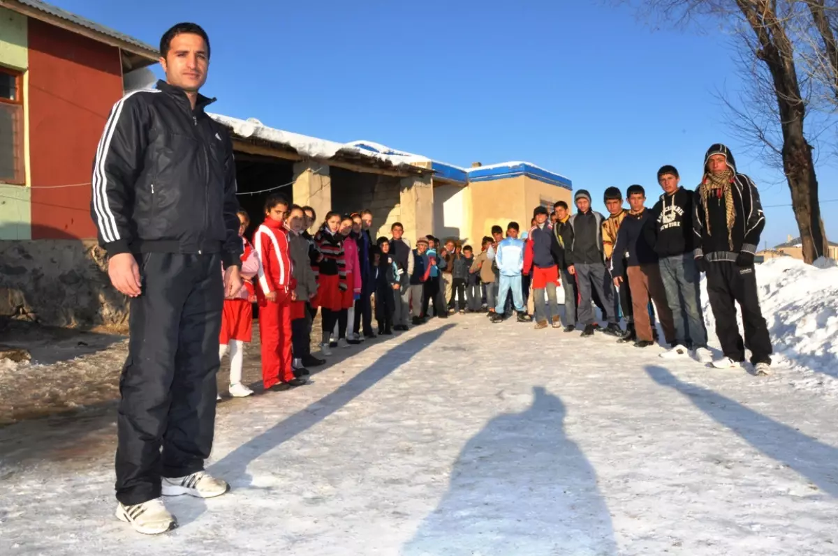 Köylü Çocuklar Atletizme Kazandırılıyor