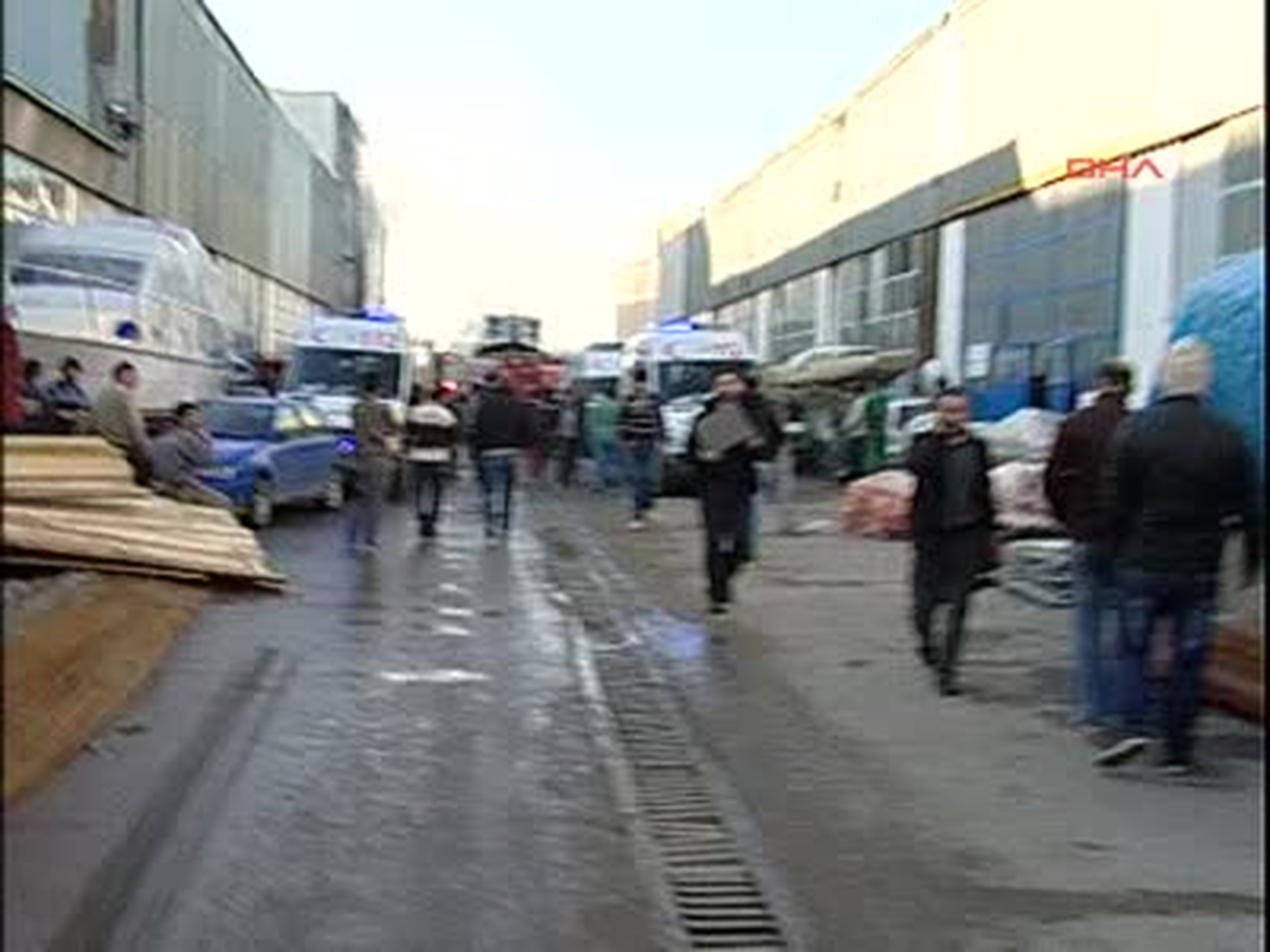 Tuzla Tersaneler Bölgesinde Patlama Sonrası Yangın Çıktı