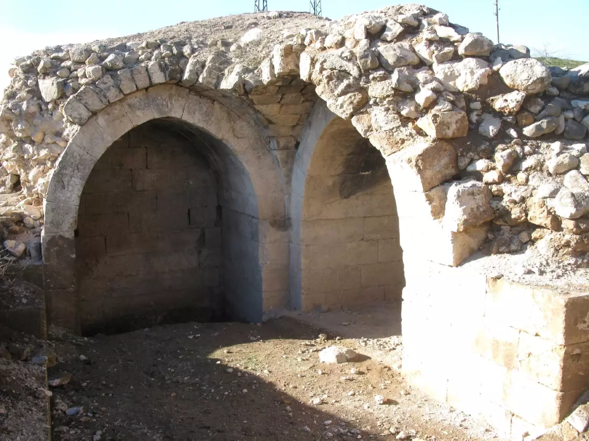 Arabanlılar, Tarihi İç Kale Camii\'nin Kurtarılmasını Bekliyor