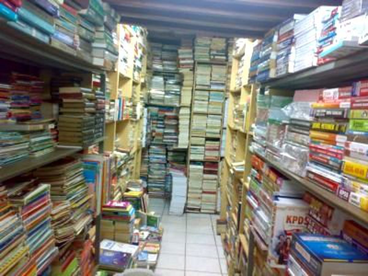 İzmir'de Korsan Kitap Operasyonu