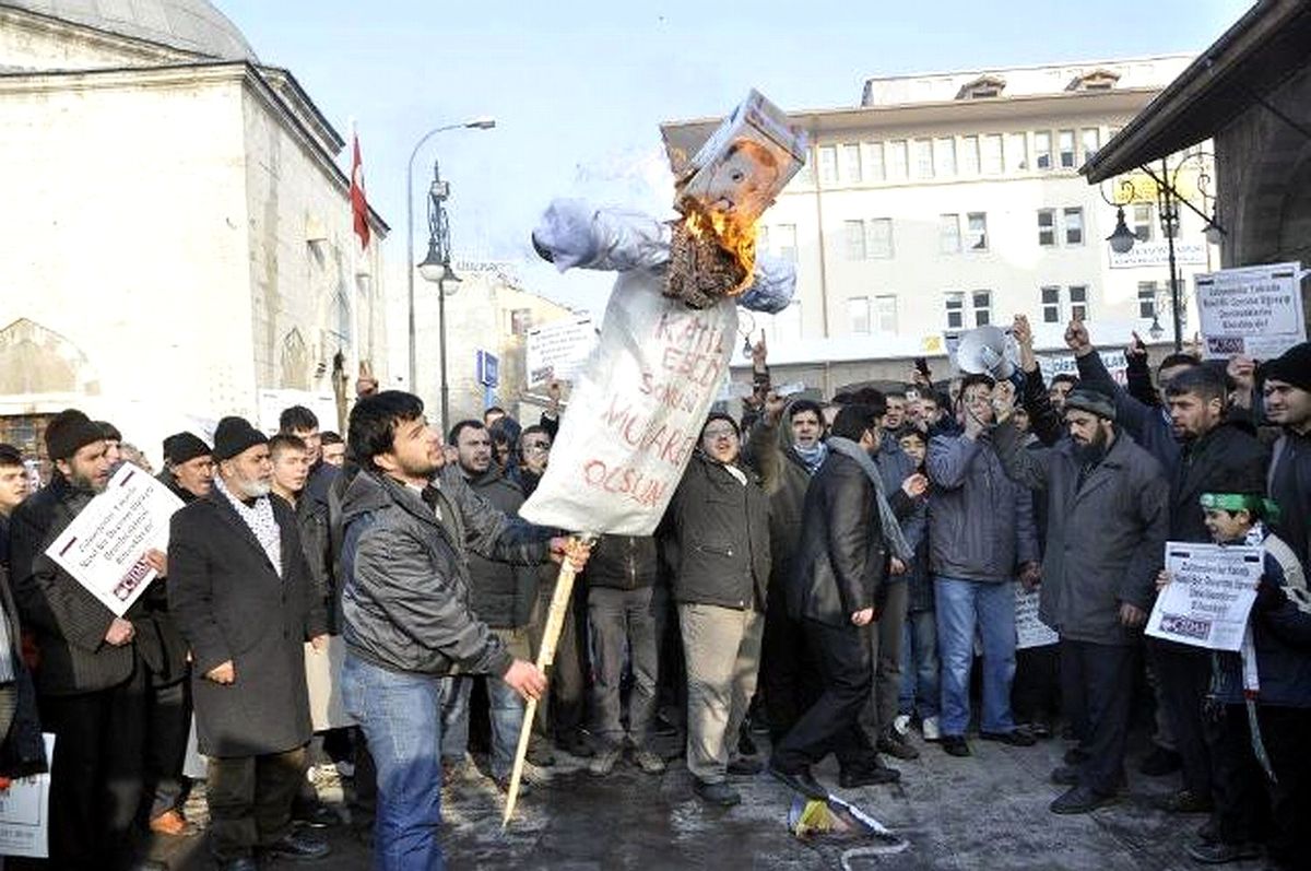 Konya'da Suriye Lideri Esad Protesto Edildi