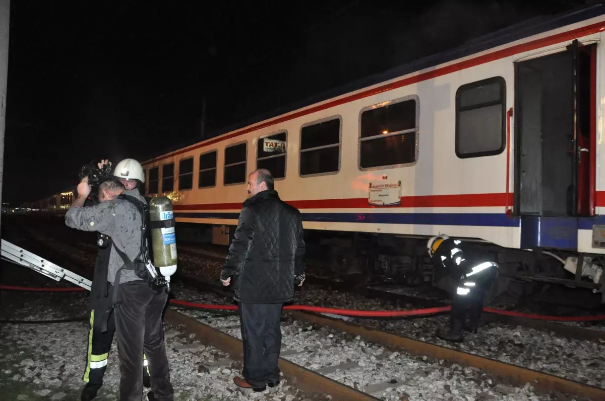 Sakarya\'da Boş Tren Vagonu Yandı