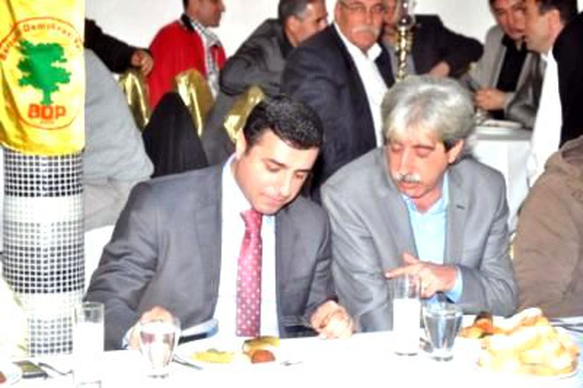 Selahattin Demirtaş İzmir\'de Hükümeti Eleştirdi