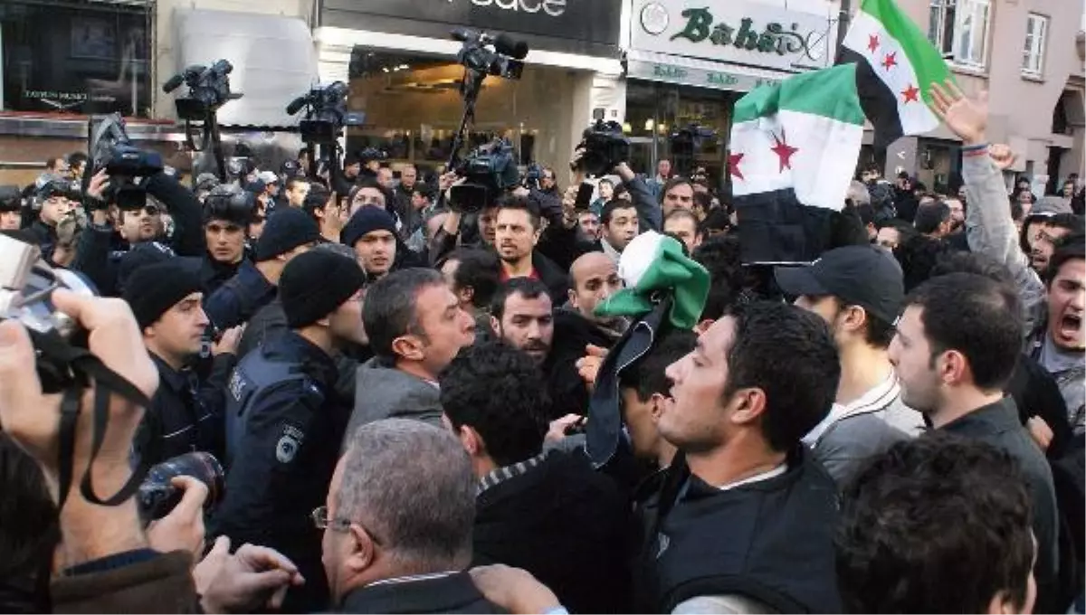 Suriye Başkonsolosluğu Önünde Humus Protestosu