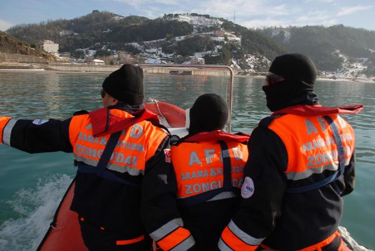 Zonguldak'ta Batan Geminin Kayıp 6 Mürettebata Ulaşılamadı