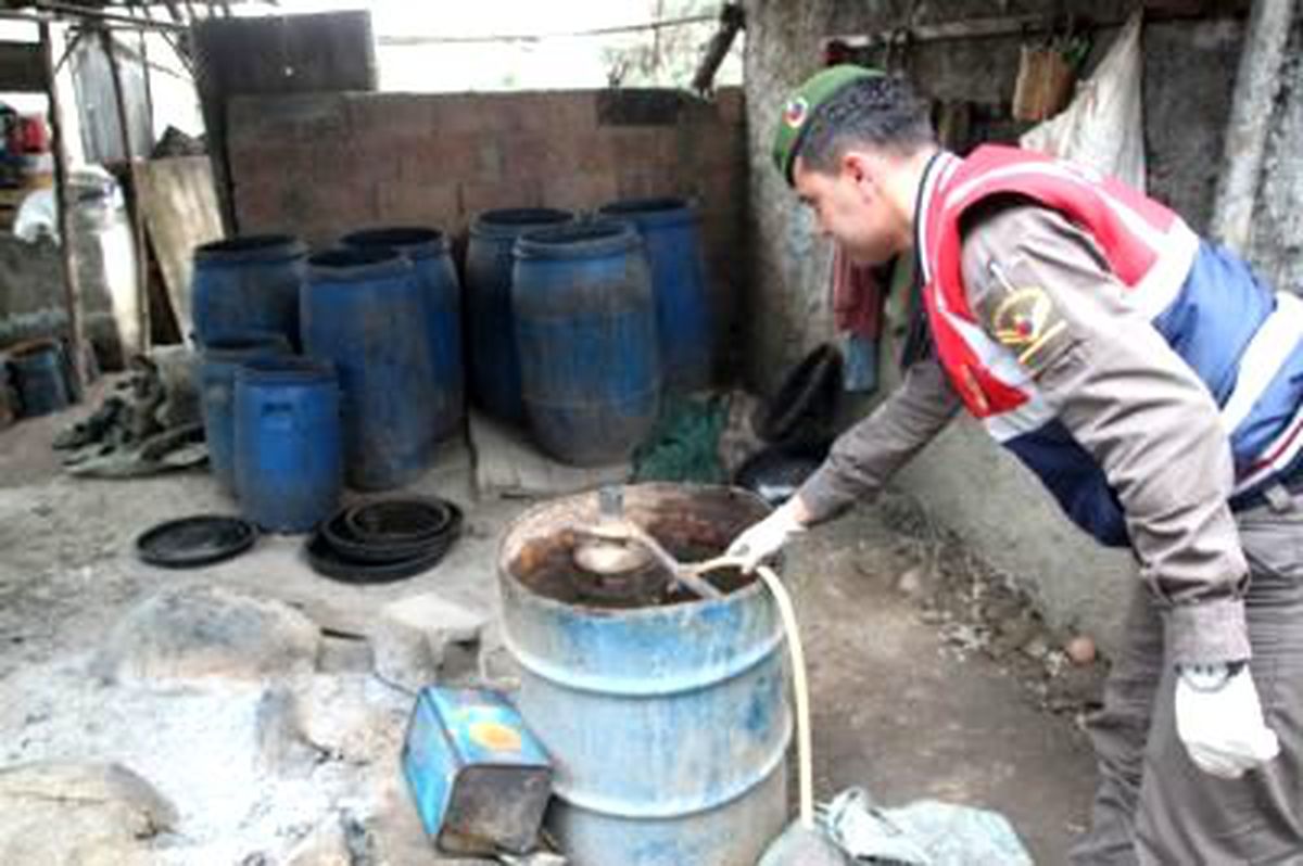 Adana'da 5 Ton Sahte Rakı Ele Geçirildi