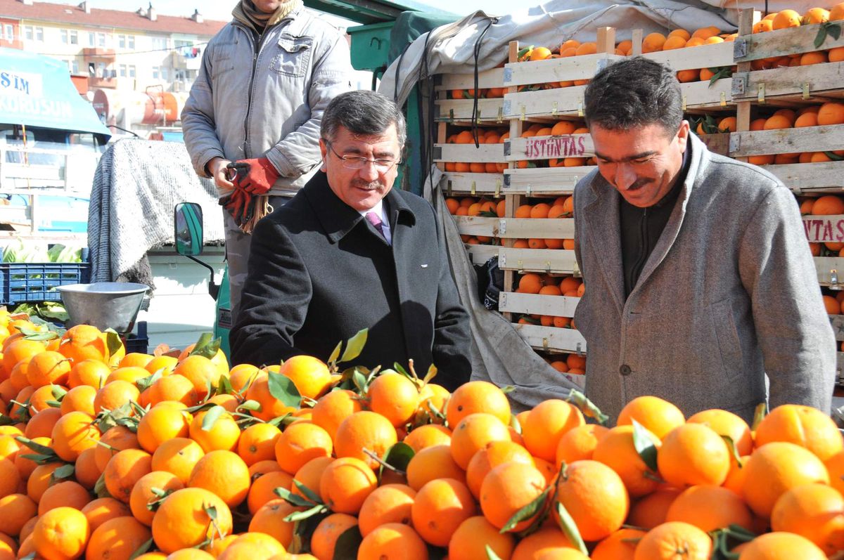Başkan Akdoğan, Pazar Esnafını Ziyaret Etti